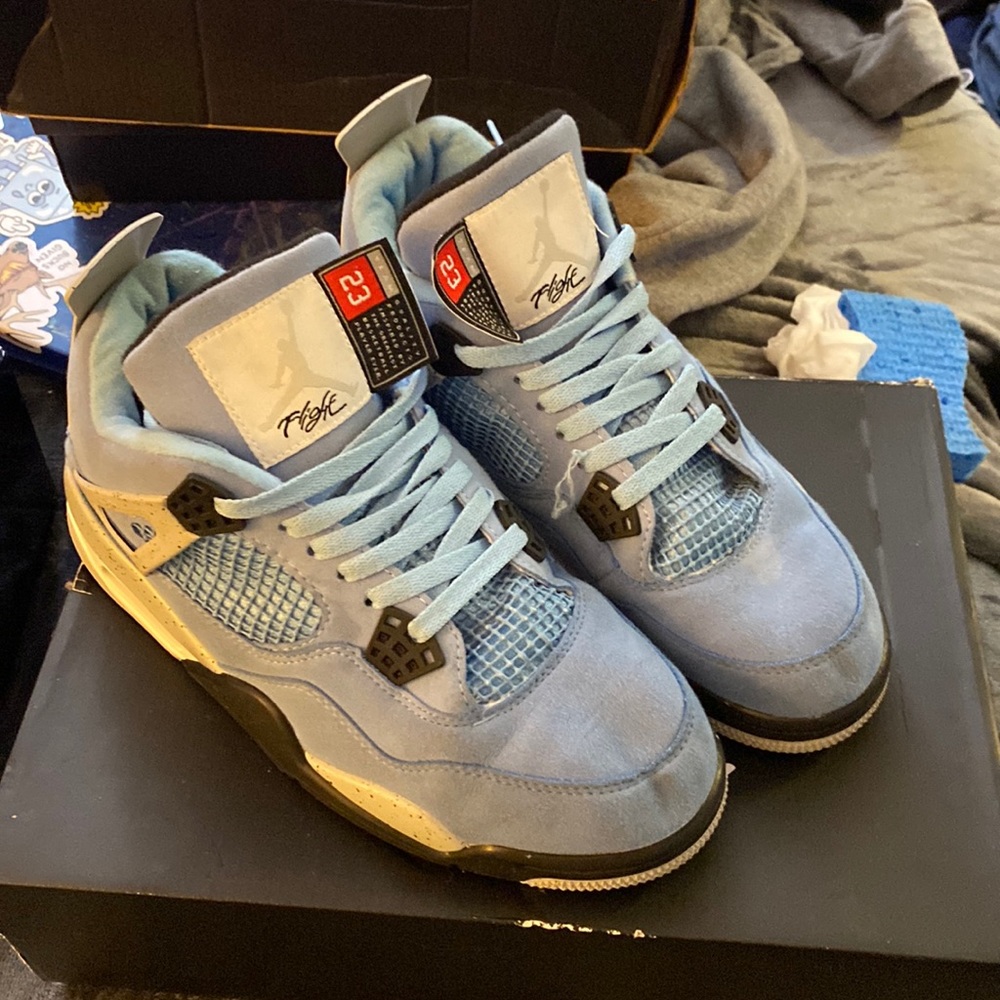 Jordan 4s UNC Size 10